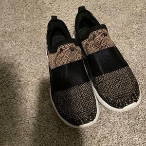 APL Techloom Bliss size 8 black and rose gold